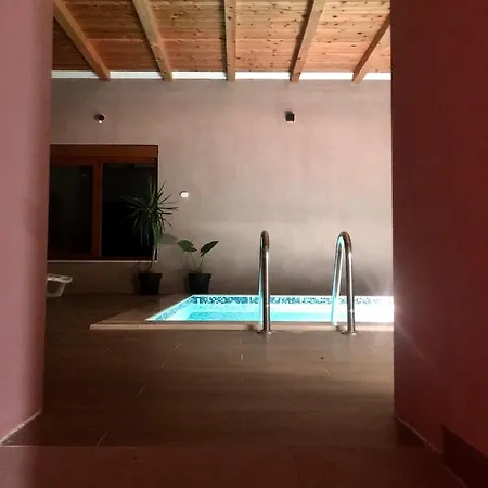 With Swimming Pool - Zboriste 게스트하우스 *